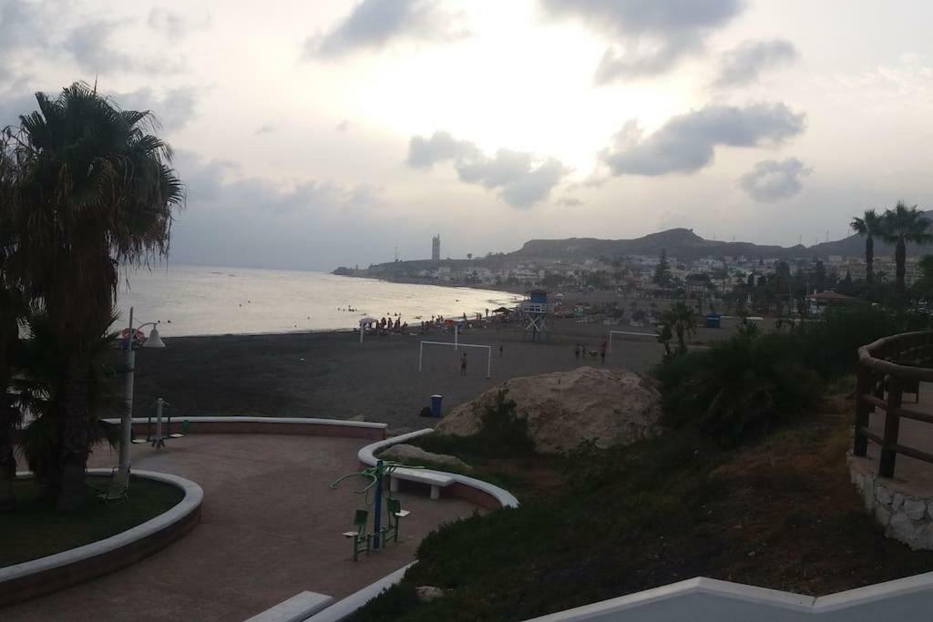 Apartamento Primera línea de playa. Magnífica urbanizacion La Cala Del Moral Exterior foto
